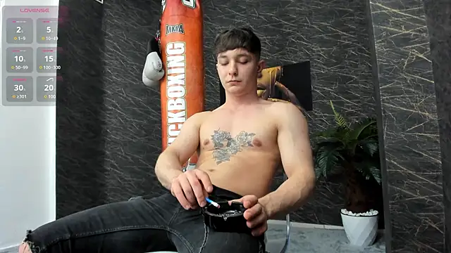 Snapshot of leonardsmith01 chatting on 01/21/25, 08:11 leonardsmith01 online show from 01/21/25, 08:11