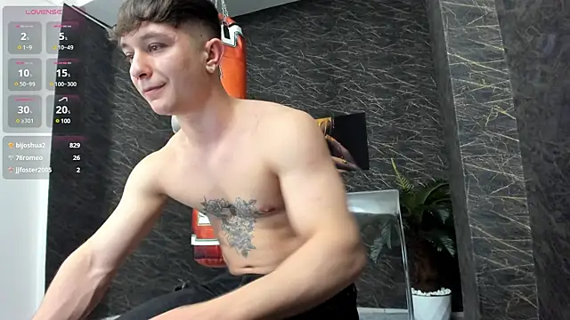 Snapshot of leonardsmith01 chatting on 01/22/25, 02:15 leonardsmith01 online show from 01/22/25, 02:15