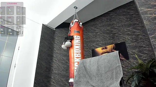 Snapshot of leonardsmith01 chatting on 02/01/25, 02:47 leonardsmith01 online show from 02/01/25, 02:47