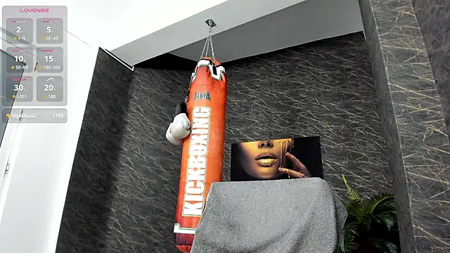 Snapshot of leonardsmith01 chatting on 02/03/25, 02:58 leonardsmith01 online show from 02/03/25, 02:58