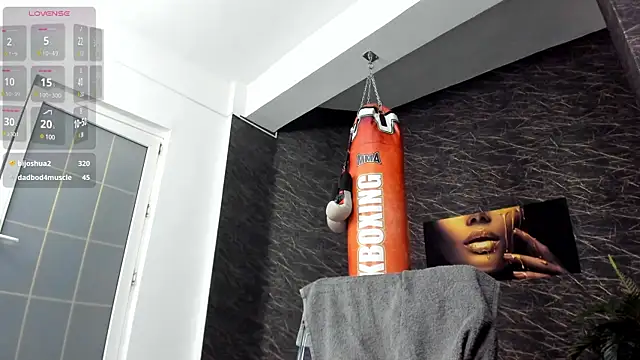 Snapshot of leonardsmith01 chatting on 02/06/25, 12:00 leonardsmith01 online show from 02/06/25, 12:00