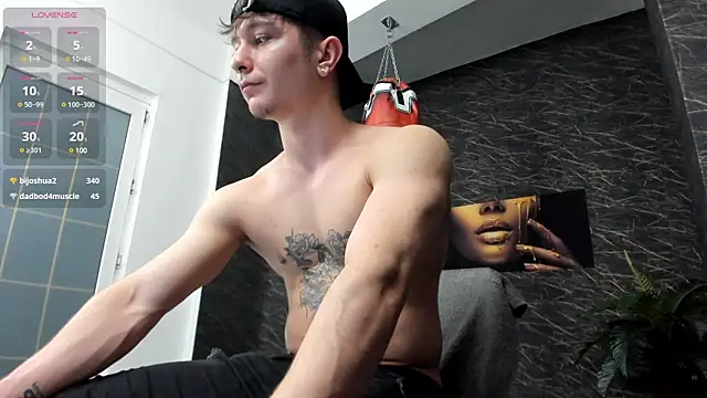 Snapshot of leonardsmith01 chatting on 02/06/25, 03:06 leonardsmith01 online show from 02/06/25, 03:06