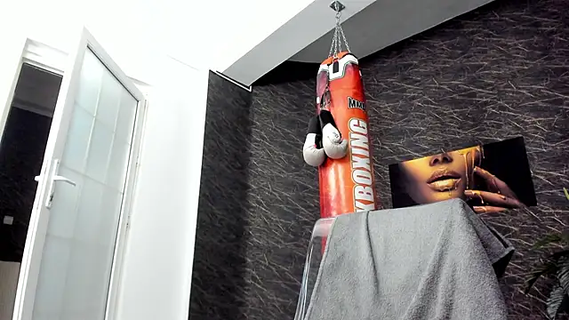 Snapshot of leonardsmith01 chatting on 02/14/25, 12:09 leonardsmith01 online show from 02/14/25, 12:09