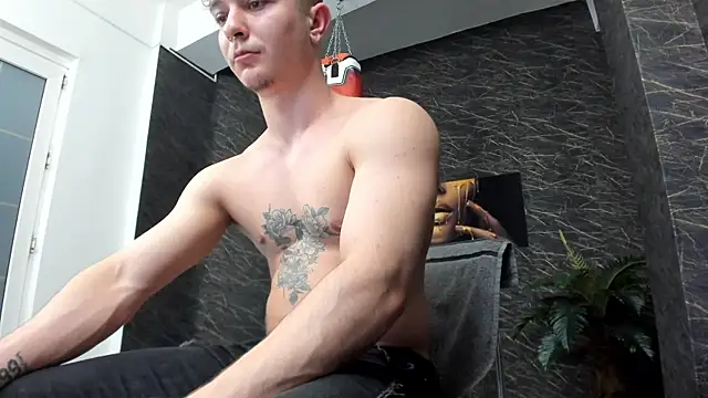 Snapshot of leonardsmith01 chatting on 02/14/25, 03:11 leonardsmith01 online show from 02/14/25, 03:11