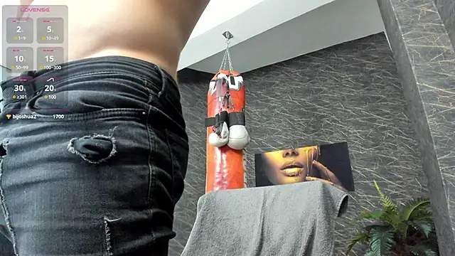 Snapshot of leonardsmith01 chatting on 02/18/25, 02:59 leonardsmith01 online show from 02/18/25, 02:59