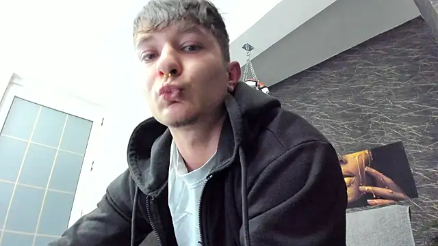 Snapshot of leonardsmith01 chatting on 02/20/25, 08:36 leonardsmith01 online show from 02/20/25, 08:36