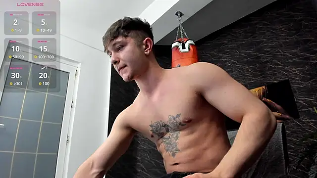 Snapshot of leonardsmith01 chatting on 03/03/25, 08:32 leonardsmith01 online show from 03/03/25, 08:32