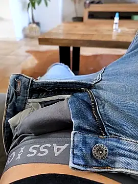 Snapshot of Kevoon991 chatting on 03/04/25, 11:19 Kevoon991 online show from 03/04/25, 11:19