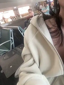 Snapshot of zqq5522 chatting on 12/04/25, 08:45 zqq5522 online show from 12/04/25, 08:45