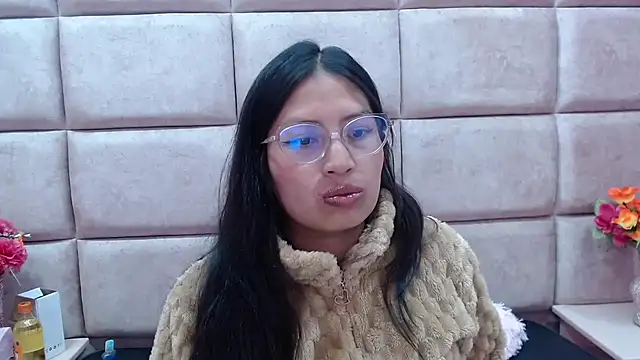 Snapshot of Miaa_Smiith_ chatting on 01/03/25, 06:33 Miaa Smiith online show from 01/03/25, 06:33