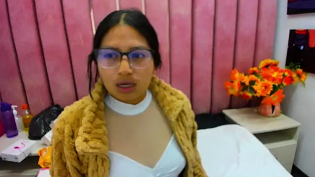 Snapshot of Miaa_Smiith_ chatting on 11/15/25, 03:37 Miaa Smiith online show from 11/15/25, 03:37