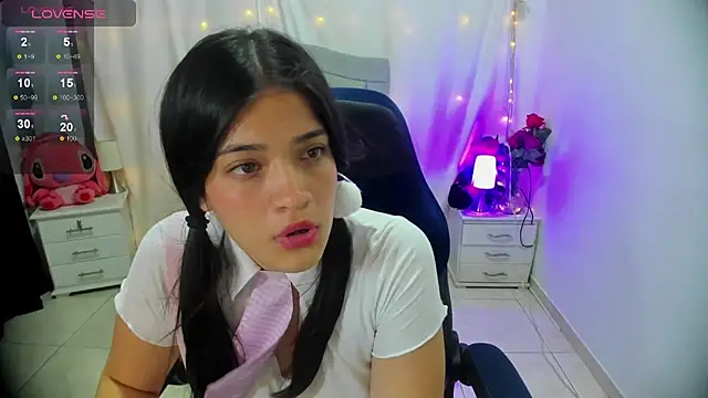 Snapshot of Alison_girl20 chatting on 12/17/24, 08:10 Alison girl20 online show from 12/17/24, 08:10