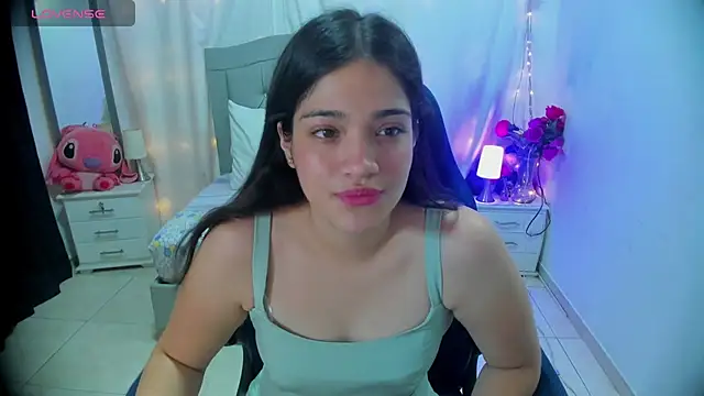 Snapshot of Alison_girl20 chatting on 12/20/24, 11:26 Alison girl20 online show from 12/20/24, 11:26