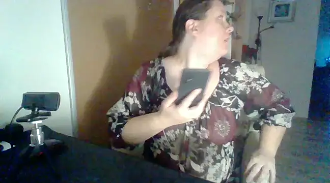 Snapshot of ReifeVenna chatting on 12/19/24, 03:41 ReifeVenna online show from 12/19/24, 03:41