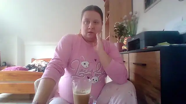 Snapshot of ReifeVenna chatting on 10/01/25, 10:43 ReifeVenna online show from 10/01/25, 10:43