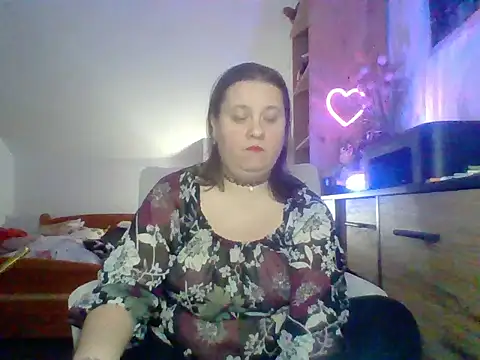 Snapshot of ReifeVenna chatting on 10/21/25, 06:41 ReifeVenna online show from 10/21/25, 06:41