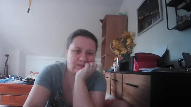 Snapshot of ReifeVenna chatting on 07/03/26, 07:48 ReifeVenna online show from 07/03/26, 07:48