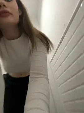 justmila online show from 01/04/25, 11:43