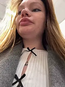 justmila online show from 01/05/25, 02:41