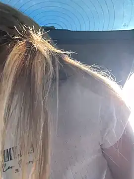 justmila online show from 10/25/25, 10:01