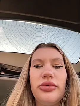 justmila online show from 10/31/25, 10:16