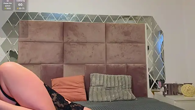 Snapshot of SweetScribe chatting on 02/13/25, 06:41 SweetScribe online show from 02/13/25, 06:41