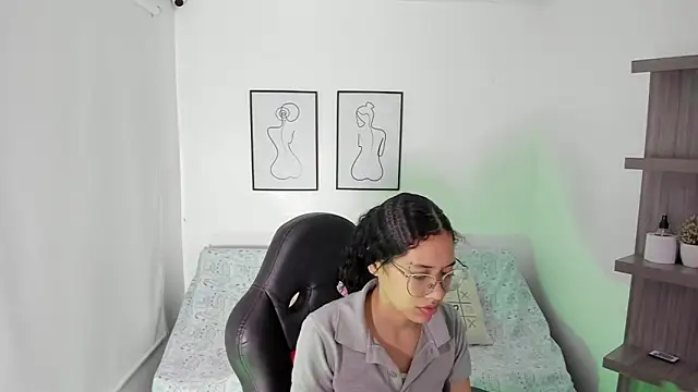 MAILYLOVE1 online show from 12/14/24, 12:44