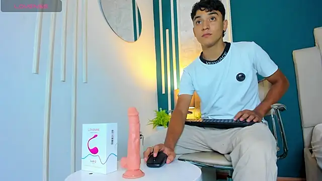 Snapshot of Austin_Cardieff chatting on 01/08/25, 07:24 Austin Cardieff online show from 01/08/25, 07:24