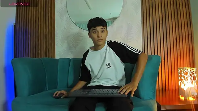 Snapshot of Austin_Cardieff chatting on 01/11/25, 01:27 Austin Cardieff online show from 01/11/25, 01:27