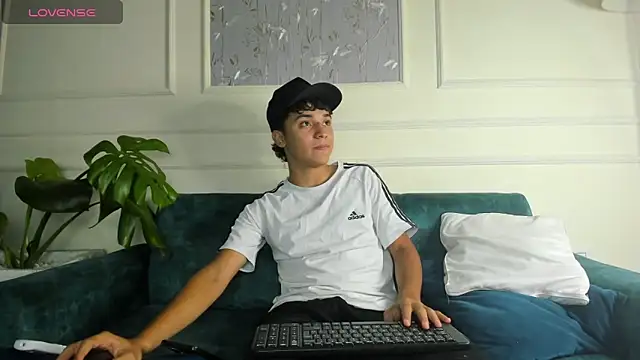 Snapshot of Austin_Cardieff chatting on 03/06/25, 03:13 Austin Cardieff online show from 03/06/25, 03:13