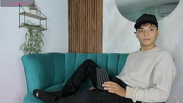 Snapshot of Austin_Cardieff chatting on 03/18/25, 12:58 Austin Cardieff online show from 03/18/25, 12:58