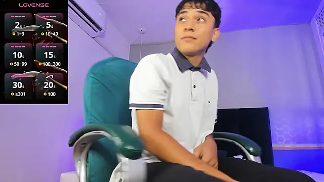 Snapshot of Austin_Cardieff chatting on 03/22/25, 03:20 Austin Cardieff online show from 03/22/25, 03:20