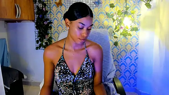 Snapshot of sasha_fox00 chatting on 12/02/24, 06:43 sasha fox00 online show from 12/02/24, 06:43