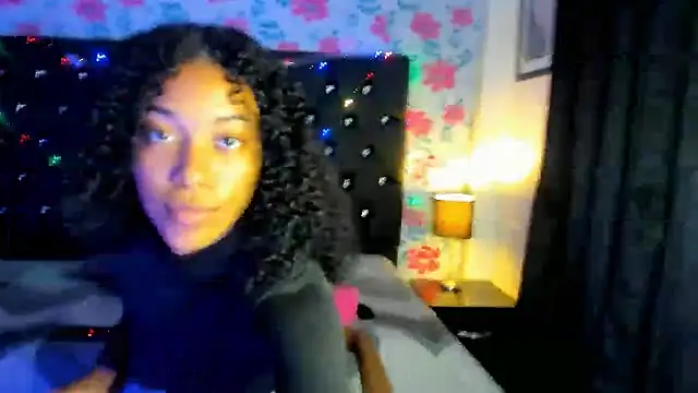 Snapshot of sasha_fox00 chatting on 12/04/24, 06:28 sasha fox00 online show from 12/04/24, 06:28
