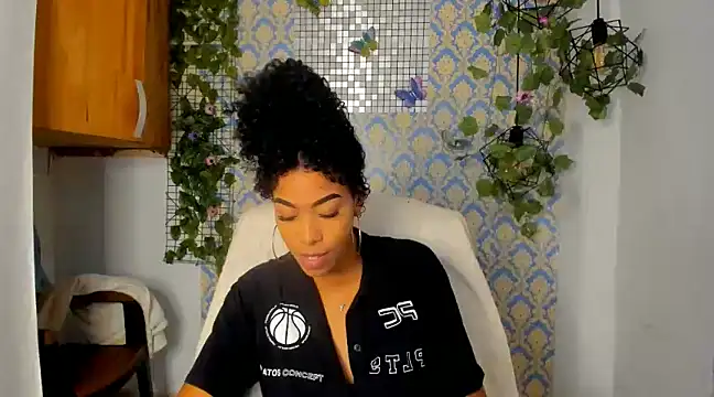 Snapshot of sasha_fox00 chatting on 01/10/25, 06:49 sasha fox00 online show from 01/10/25, 06:49