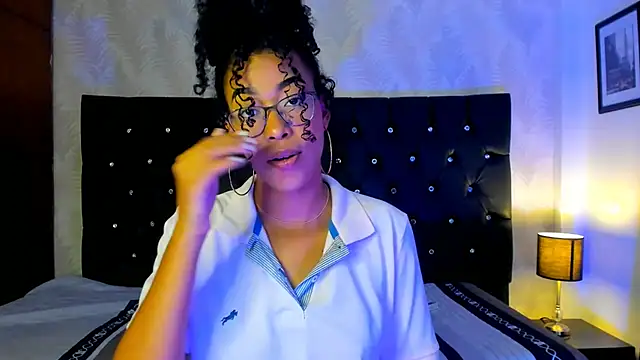 Snapshot of sasha_fox00 chatting on 01/17/25, 04:15 sasha fox00 online show from 01/17/25, 04:15