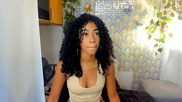 Snapshot of sasha_fox00 chatting on 02/27/25, 01:27 sasha fox00 online show from 02/27/25, 01:27