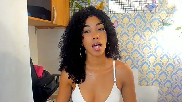 Snapshot of sasha_fox00 chatting on 02/27/25, 04:31 sasha fox00 online show from 02/27/25, 04:31