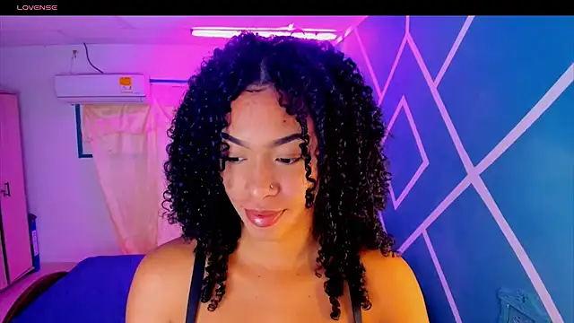Snapshot of sasha_fox00 chatting on 10/02/25, 03:13 sasha fox00 online show from 10/02/25, 03:13