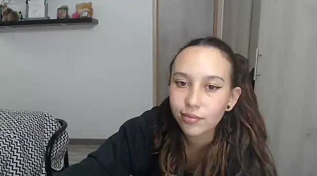 Snapshot of Skarlet_Adams28 chatting on 12/14/24, 03:18 Skarlet Adams28 online show from 12/14/24, 03:18