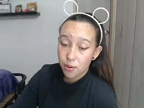 Snapshot of Skarlet_Adams28 chatting on 12/28/24, 10:34 Skarlet Adams28 online show from 12/28/24, 10:34