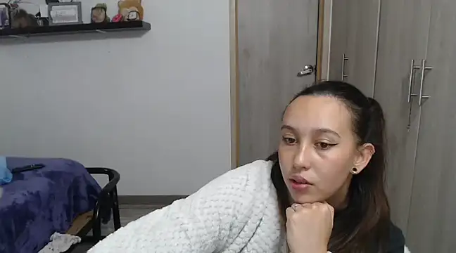 Snapshot of Skarlet_Adams28 chatting on 12/29/24, 02:17 Skarlet Adams28 online show from 12/29/24, 02:17