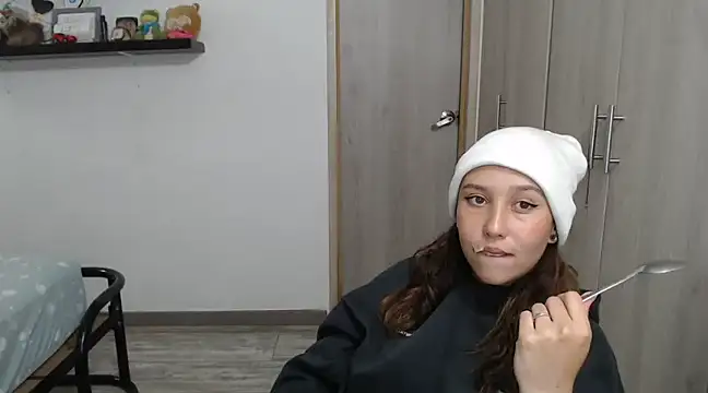 Snapshot of Skarlet_Adams28 chatting on 01/10/25, 01:21 Skarlet Adams28 online show from 01/10/25, 01:21