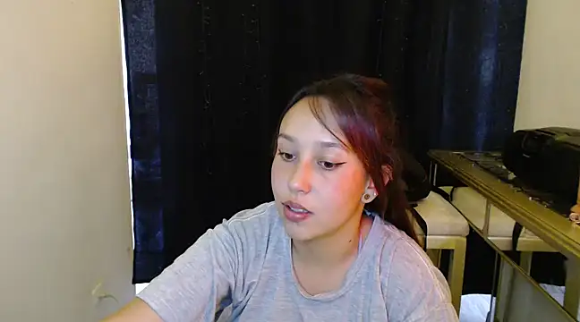 Snapshot of Skarlet_Adams28 chatting on 01/16/25, 06:48 Skarlet Adams28 online show from 01/16/25, 06:48