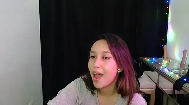 Snapshot of Skarlet_Adams28 chatting on 01/17/25, 03:23 Skarlet Adams28 online show from 01/17/25, 03:23