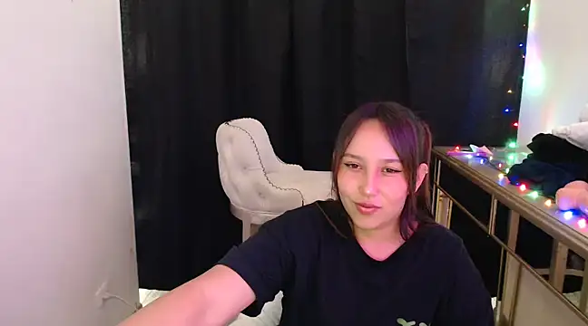 Snapshot of Skarlet_Adams28 chatting on 01/20/25, 08:07 Skarlet Adams28 online show from 01/20/25, 08:07