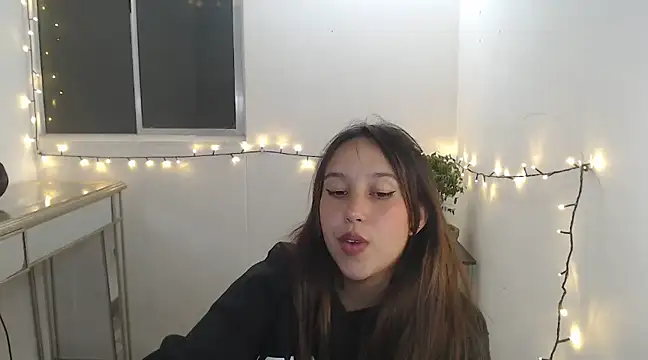 Snapshot of Skarlet_Adams28 chatting on 01/24/25, 12:31 Skarlet Adams28 online show from 01/24/25, 12:31