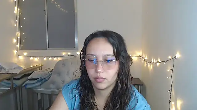 Snapshot of Skarlet_Adams28 chatting on 02/03/25, 03:49 Skarlet Adams28 online show from 02/03/25, 03:49