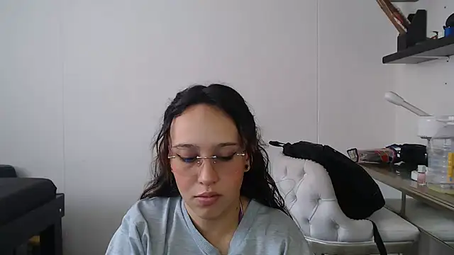 Snapshot of Skarlet_Adams28 chatting on 02/05/25, 02:26 Skarlet Adams28 online show from 02/05/25, 02:26