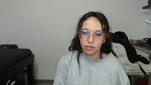 Snapshot of Skarlet_Adams28 chatting on 02/06/25, 02:00 Skarlet Adams28 online show from 02/06/25, 02:00